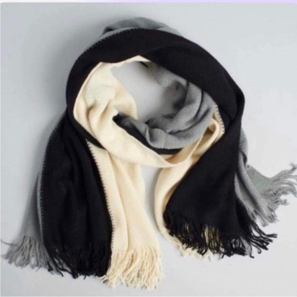 NWT DONNI. Black Cream Grey Tri Color Fringe Scarf - Picture 1 of 4